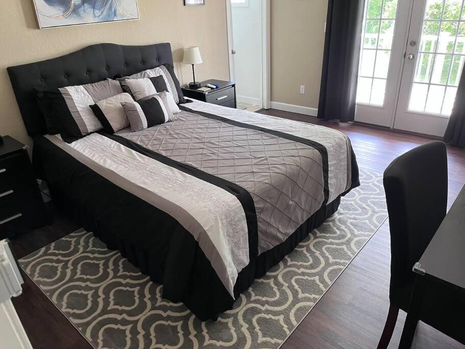 Skinny Big House In Jefferson City Экстерьер фото
