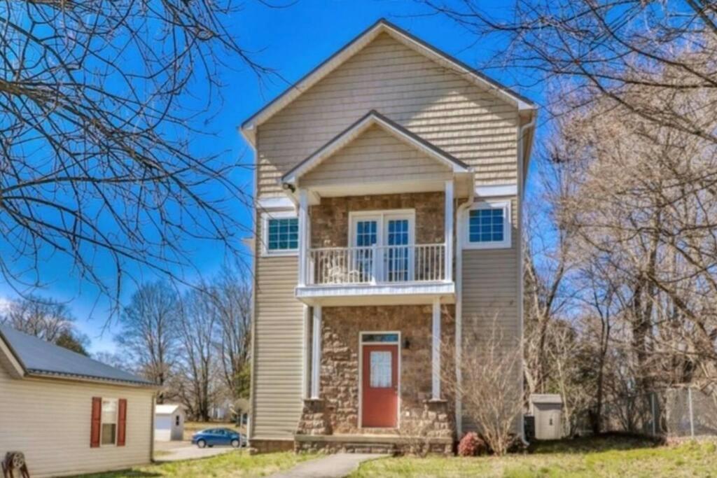Skinny Big House In Jefferson City Экстерьер фото