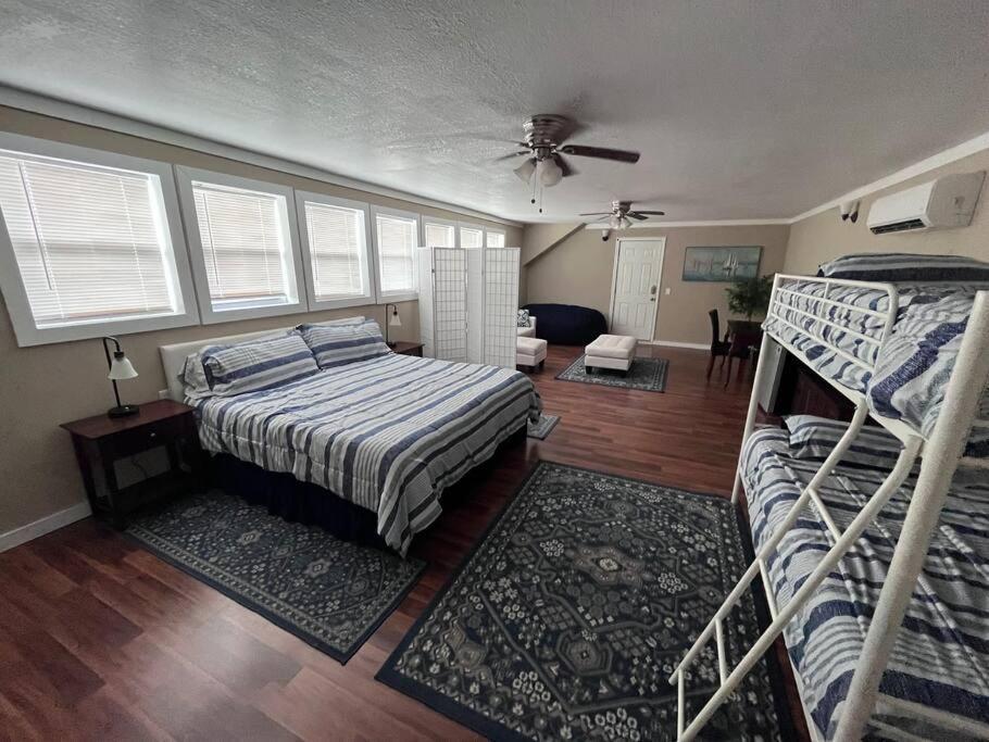 Skinny Big House In Jefferson City Экстерьер фото