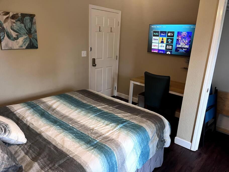 Skinny Big House In Jefferson City Экстерьер фото